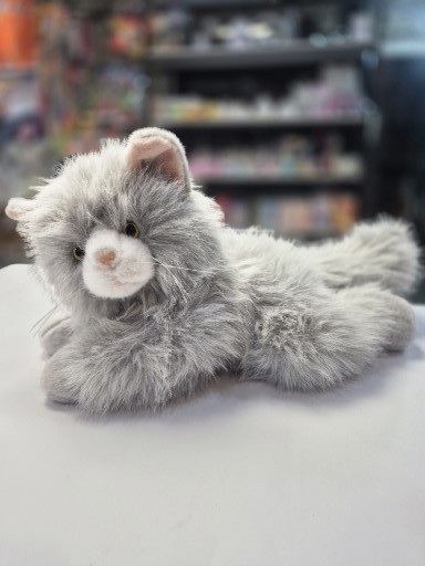 عروسک گربه پشمالو خوابیده