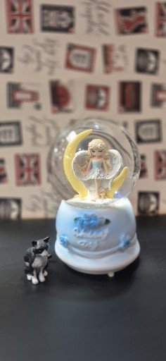 گوی برفی دختر و ماه