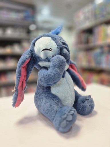 عروسک استیج نشسته چشمک زن