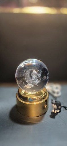 گوی کریستال فضانورد