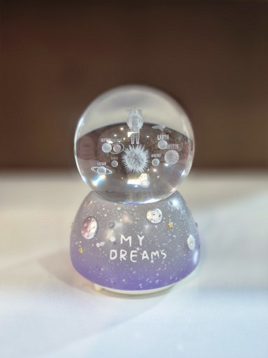 گوی کریستال فضانورد